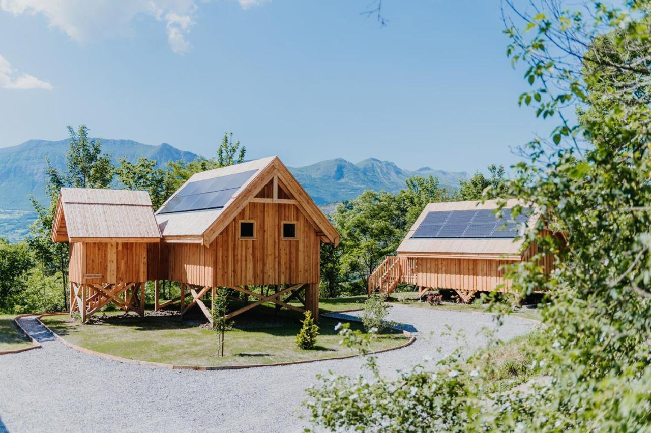 Les Cabanes Du Dauphine Et Logis A La Ferme แก็ป ภายนอก รูปภาพ