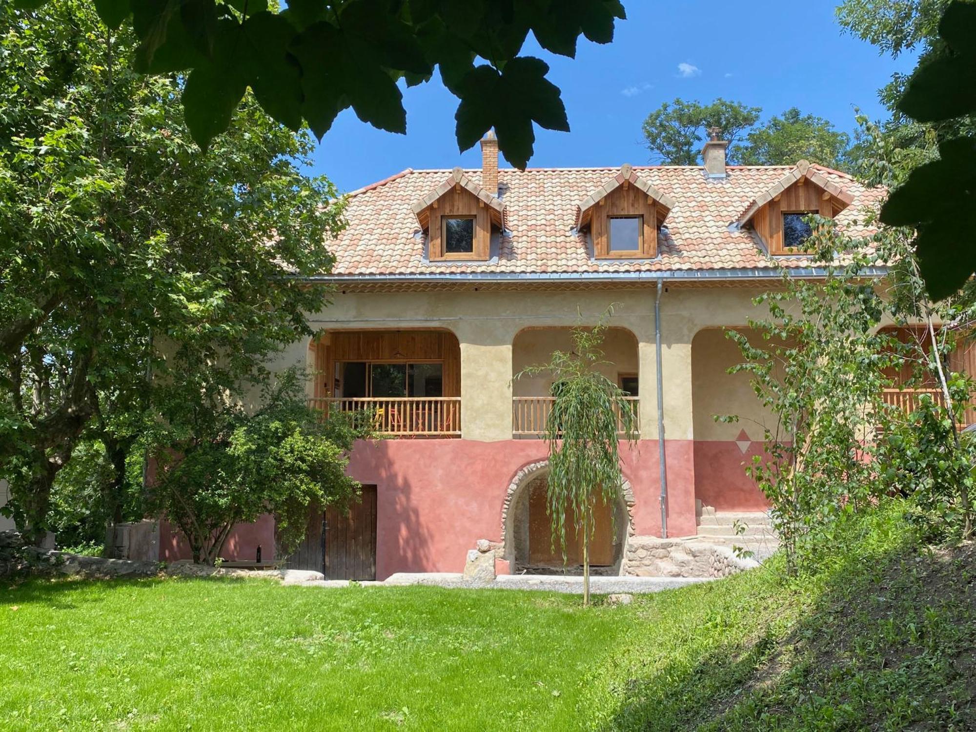 Les Cabanes Du Dauphine Et Logis A La Ferme แก็ป ภายนอก รูปภาพ